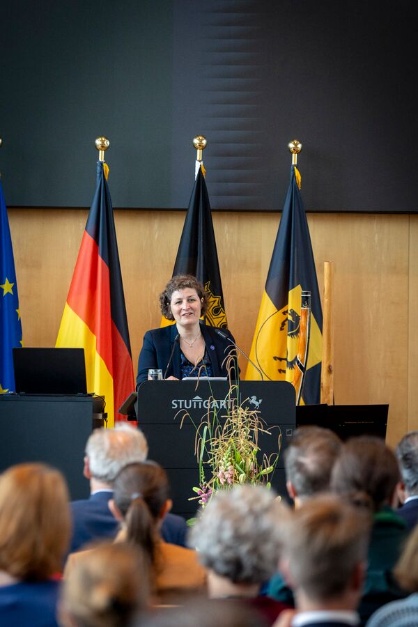 Jeanne Barseghian richtet sich an die Anwesenden