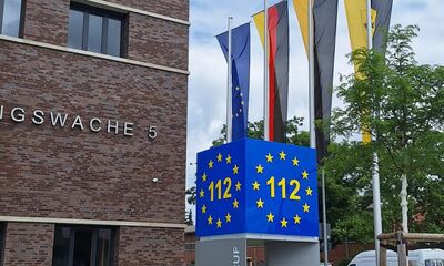 Denkmal für den Euronotruf 112 in Stuttgart vor der Feuer- und Rettungswache 5