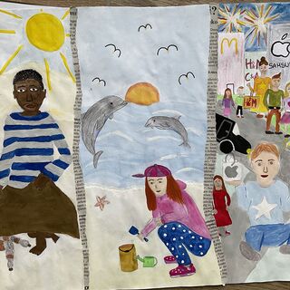 Afrikanischer Junge, ein Mädchen am Strand und Jugendliche in einer Großstadt umgeben von Markenlogos