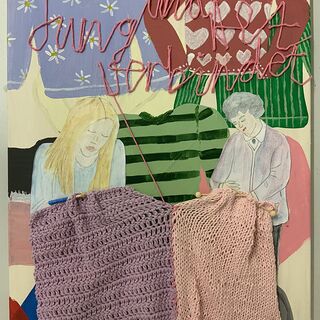 Collage einer jungen und alten Frau beim gemeinsamen Stricken; Teile des Bildes und die Überschrift 'Jung und alt verbindet' sind gestrickt